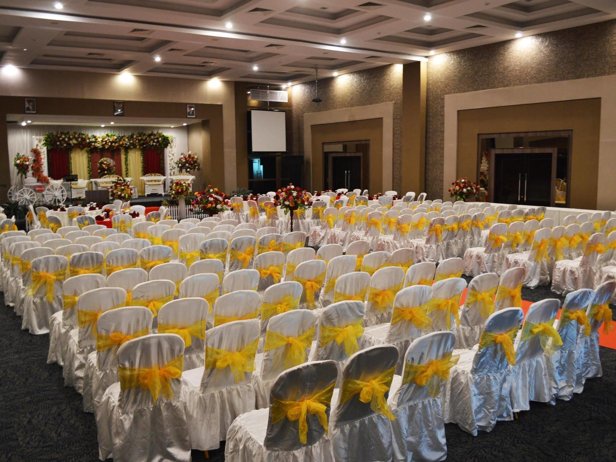 Horison Hotel Pematang Siantar Exteriér fotografie